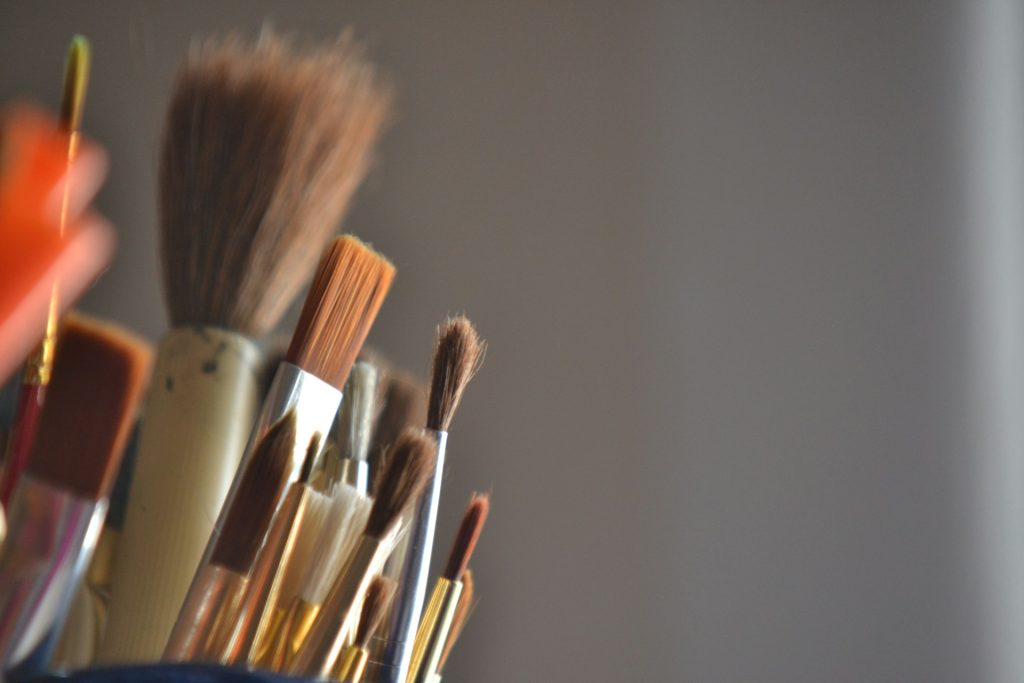 Ultimate Travel Makeup Brush Set: The 4 Best Compact Brushes for Your Travel Beauty Needs